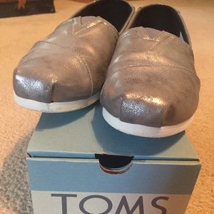 Women’s Toms forged iron shimmer size 8.5